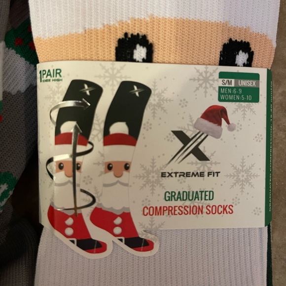 NWT Extreme Fit Christmas Graduated Compression Socks, S/M, 3 pairs - Picture 3 of 5